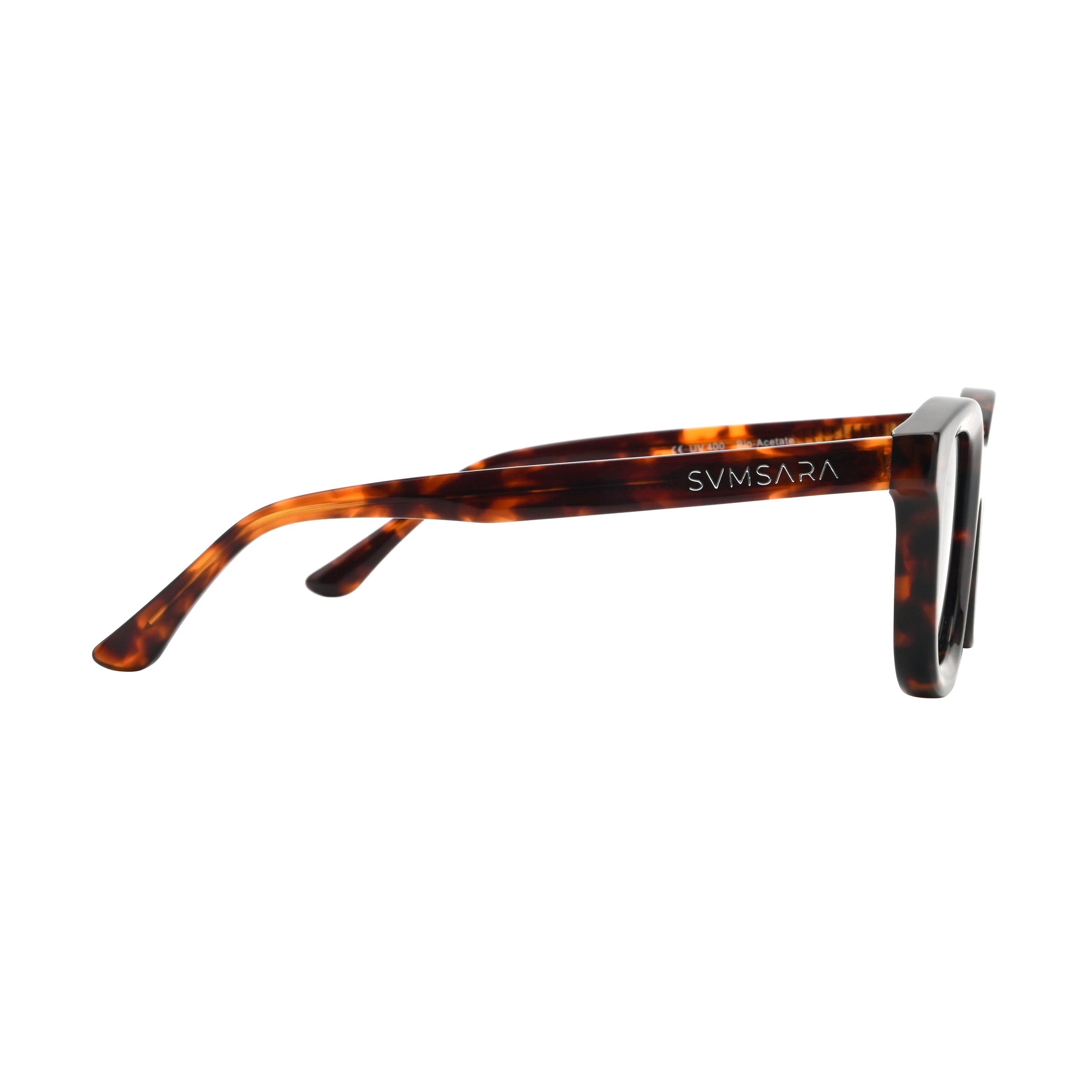 SVMSARA Argento gafas de sol premium retro eco-friendly en uso